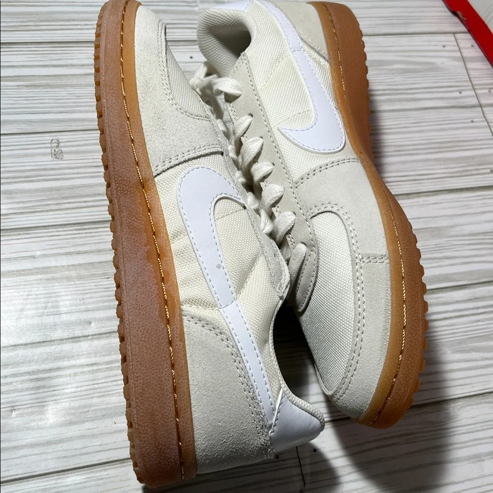 Nike Field General sneaker shoe white Ivory Gum (GS) youth‎ size 7Y IF0465-102